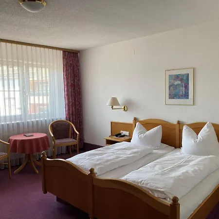 Hotel-restaurant Zum Loewen Отель Йештеттен