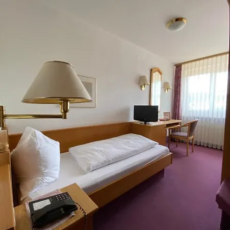 Отель Hotel-restaurant Zum Loewen 3*