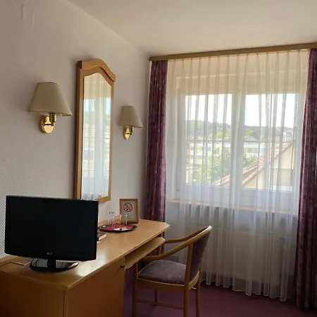 Отель Hotel-restaurant Zum Loewen Йештеттен